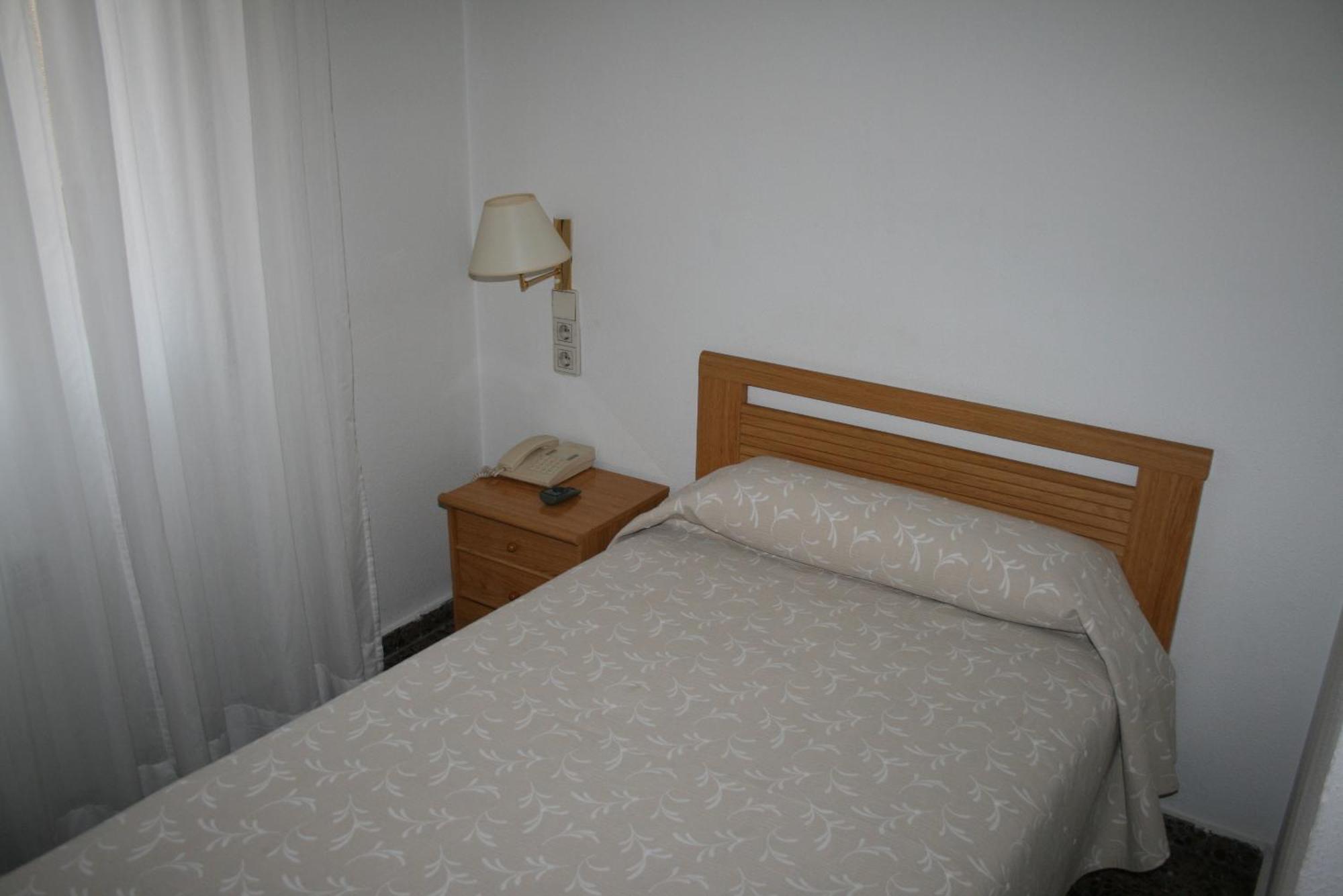 Hostal Puente de Piedra Zaragoza Habitación foto
